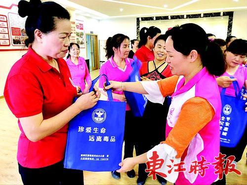 j9九游会官方网站
服装批发，j9九游会官方网站
服装厂家，河北j9九游会官方网站
服装