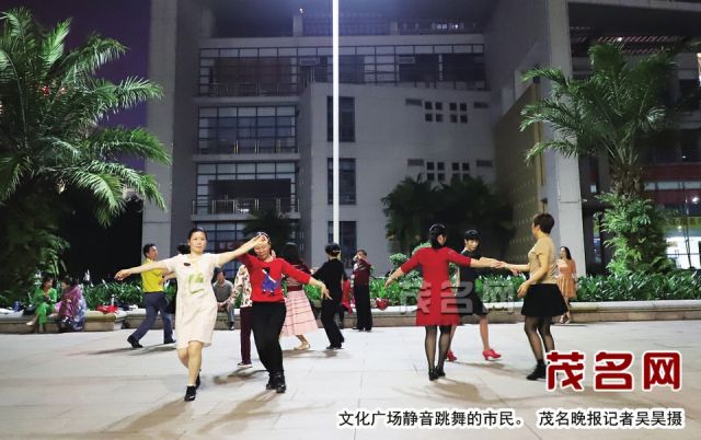 j9九游会官方网站
服装批发，j9九游会官方网站
服装厂家，河北j9九游会官方网站
服装