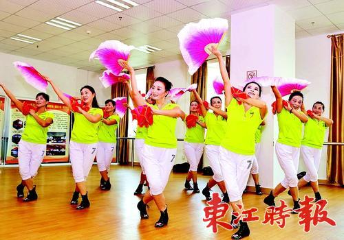 j9九游会官方网站
服装批发，j9九游会官方网站
服装厂家，河北j9九游会官方网站
服装